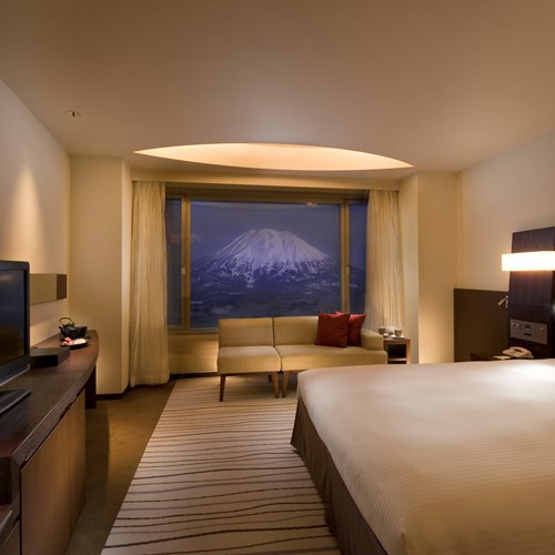 Ski Hotel Hilton Niseko Village - Japan skiing - guestroom