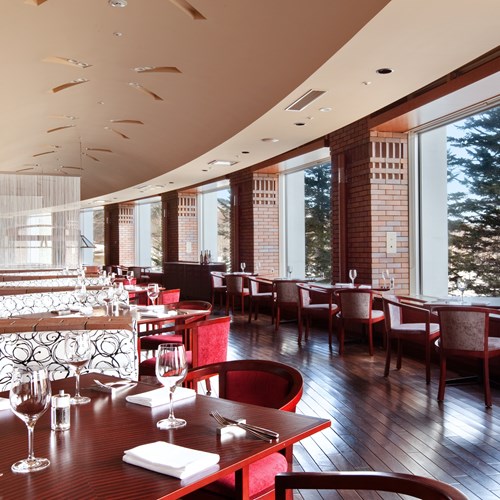 Ski Hotel Hilton Niseko Village - Japan skiing - melt bar and grill