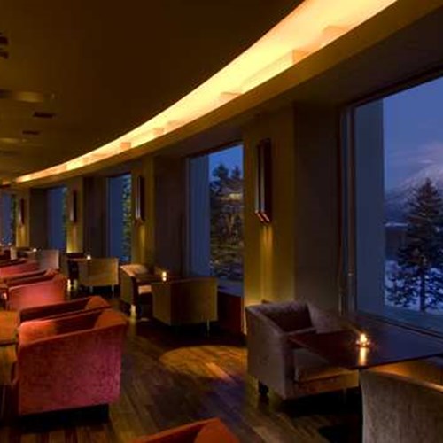 Ski Hotel Hilton Niseko Village - Japan skiing - melt bar and grill