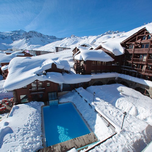 Outdoor pool surrounded by snow-Hotel Village Montana-Tignes