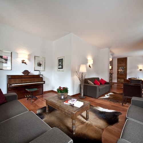 Hotel Cresta et Duc Courmayeur lounge seating area