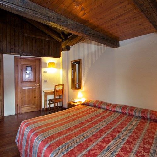 Hotel Dolonne Courmayeur ski hotel, bedroom