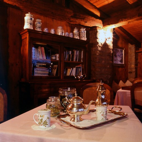 ski hotel dolonne courmayeur afternoon tea