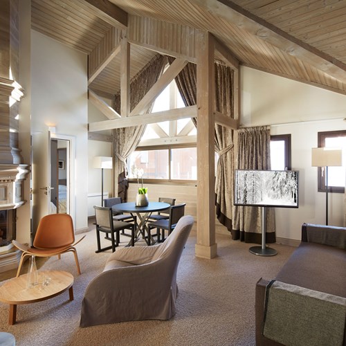 Hotel-Fitz-Roy-Val-Thorens-guest-room-lounge