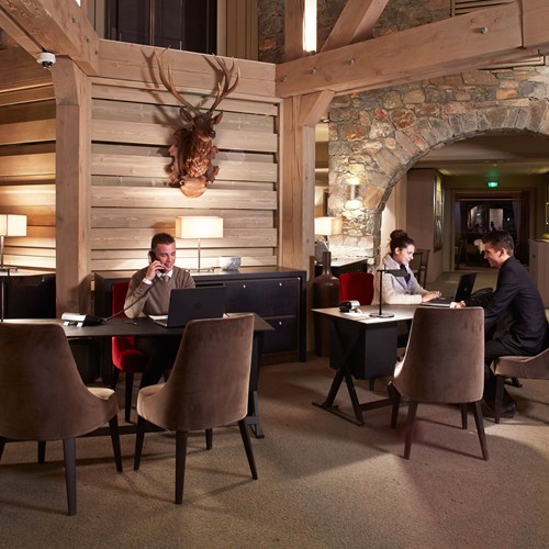 Hotel-Fitz-Roy-Val-Thorens-lobby-seating-area