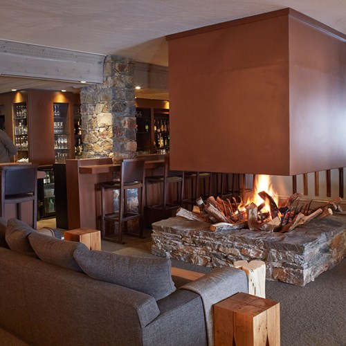 Hotel-Fitz-Roy-Val-Thorens-floating-fireplace