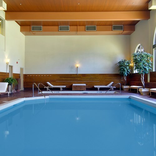 Fairmont-Chateau-Lake-Louise-pool.jpg