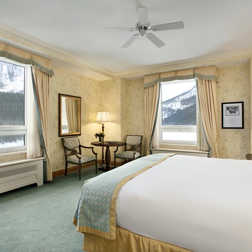 Fairmont-Chateau-Lake-Louise-Deluxe-room.jpg
