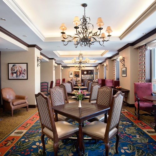 Fairmont-Chateau-Lake-Louise-Fairmont-GoldLounge.jpg
