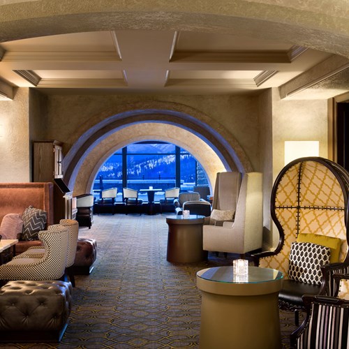 Fairmont Banff Springs, ski hotel in Canada - Rundle lounge bar