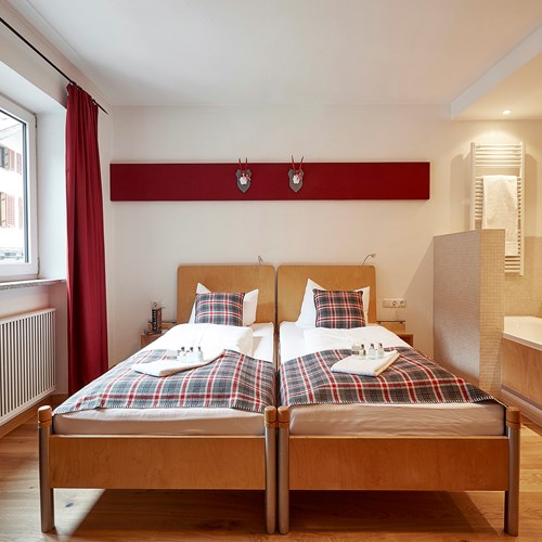 Twin room Chalet Amalien Haus ski accommodation St Anton