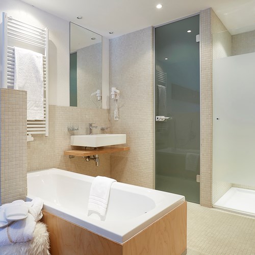Chalet Amalien Haus en suite bath ski accommodation St Anton