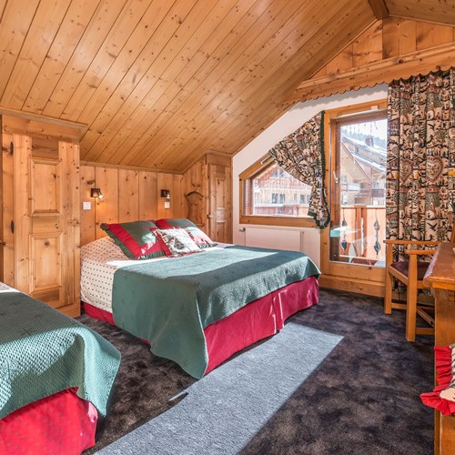 Guest room at the Hotel Eterlou Meribel-France