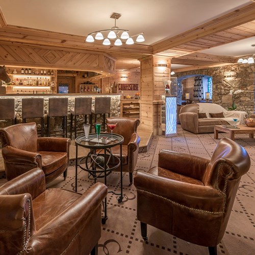 la chaudanne meribel-hotel bar area