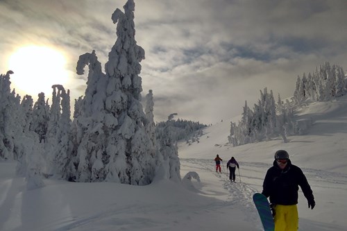low-sun-and-snow-giants