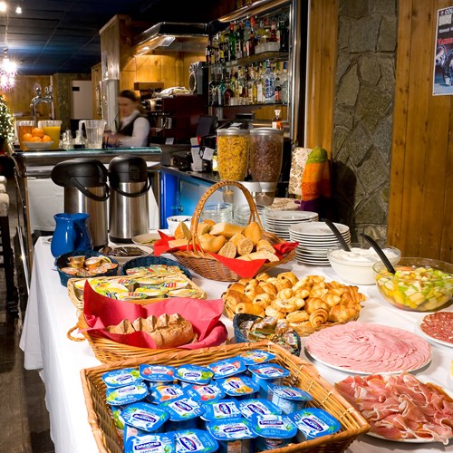 courchevel-olympic-courchevel-1850-breakfast.jpg