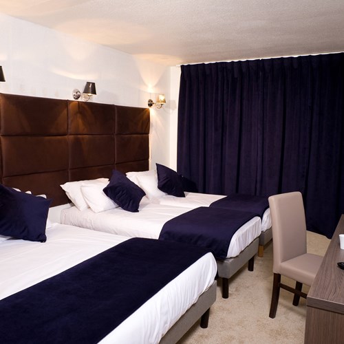courchevel-olympic-courchevel-1850-quad-room-blue.jpg