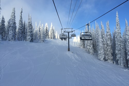 chairlift-sun-peaks-trees