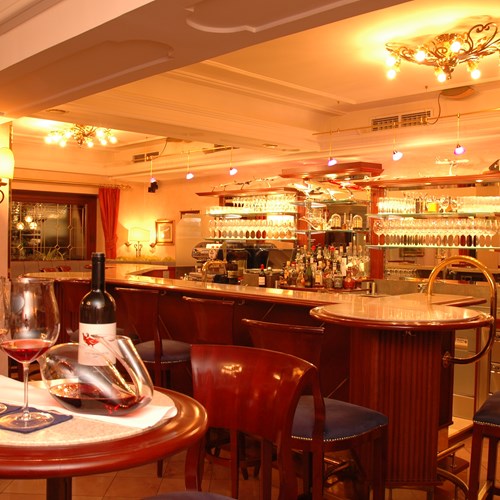 Hotel Maria Theresia, Ski Accommodation in Mayrhofen, Austria. Bar area