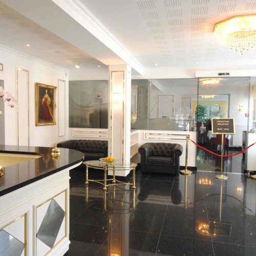 Hotel Maria Theresia, Ski Accommodation in Austria. Reception area