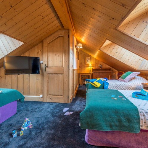 Hotel Eterlou Meribel-hotel room for kids in the eaves