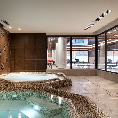 Chamonix-Le-Cristal-de-Jade-jacuzzi.jpg