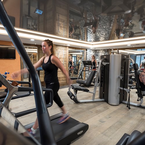 Chamonix-Le-Cristal-de-Jade-gym.jpg