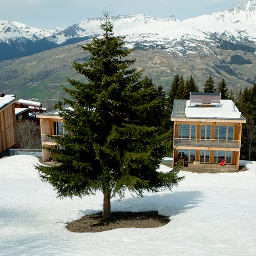 ski in, ski out hotel in Les Arcs, Aiguille Grive Hotel - chalets in snow