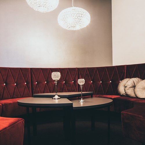 The Crystal Lifestyle Hotel, Luxury ski accommodation in Austria, snug bar