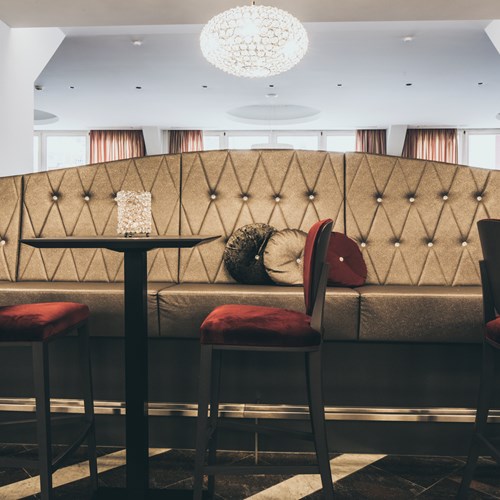 The Crystal Lifestyle Hotel, Luxury ski accommodation in Austria, bar