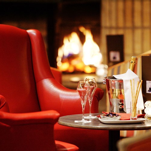 Courchevel-Mercure-hotel-fire-chair.jpg