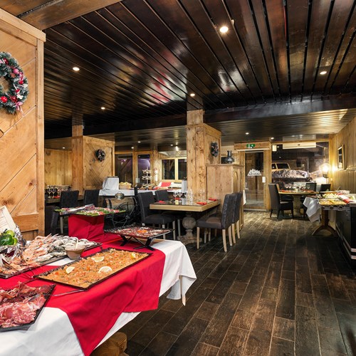 buffet restaurant at Hotel Meribel Mottaret