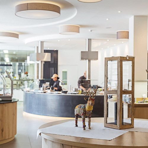 Lti Alpenhotel Kaiserfels, ski accommodation in Austria, buffet and dining