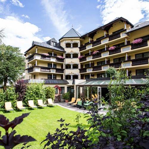 Hotel Alte Post, ski accommodation St Anton, Austria. Outdoor lawn