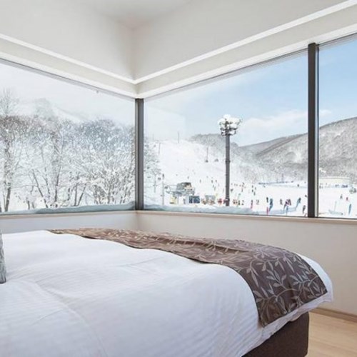 Ski Hotel Ki Niseko - Ski Japan - corner bedroom with a view
