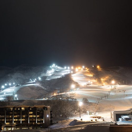 Ski Hotel Ki Niseko - Ski Japan - night skiing slopes
