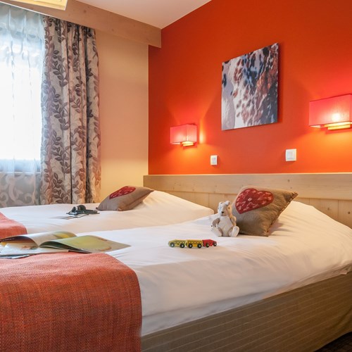 Residence-L'Amara-Avoriaz-France-twin-beds.jpg