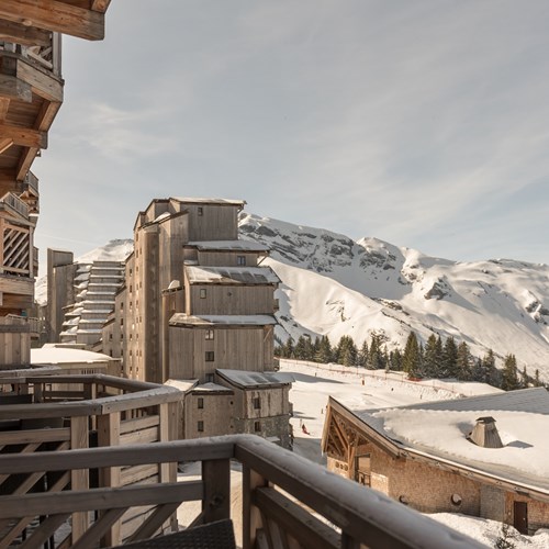 Residence-L'Amara-Avoriaz-France-balcony-view-snow.jpg