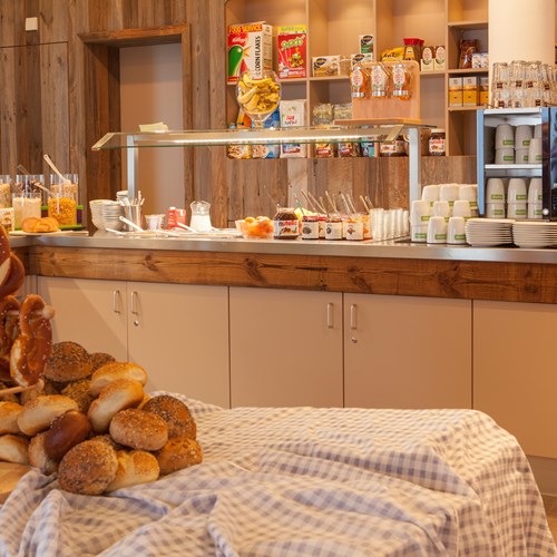 Breakfast room and buffet at Explorer Hotel, ski accommodation in St Johann