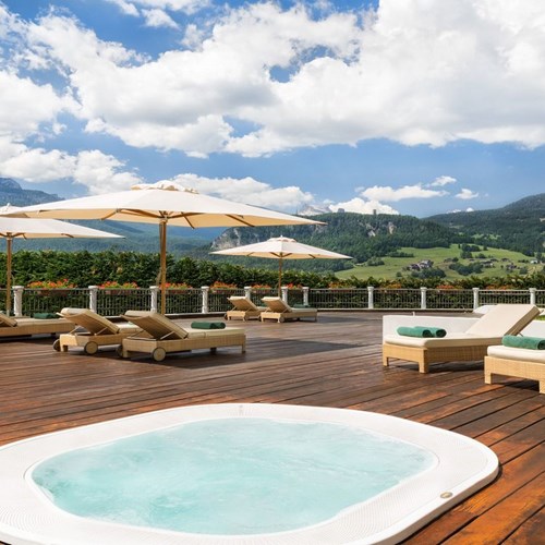 outdoor Jacuzzi at the Hotel Cristallo in Cortina, Italy
