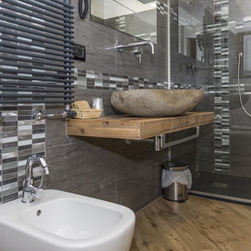 K2 Hotel Sauze d'Oulx family room bathroom