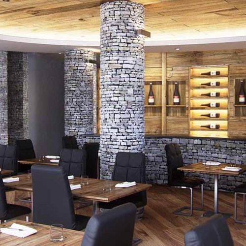 K2 Hotel Sauze d'Oulx wine bar area