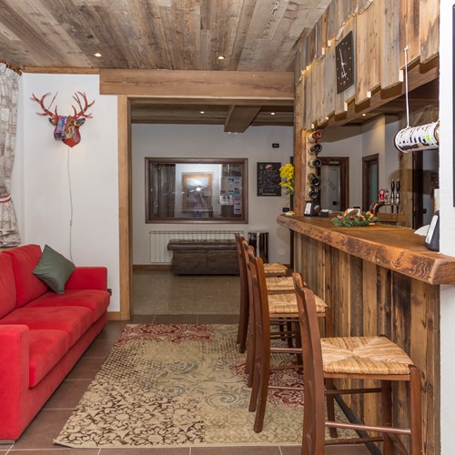 Hotel Clotes Sauze d'Oulx bar with sofas