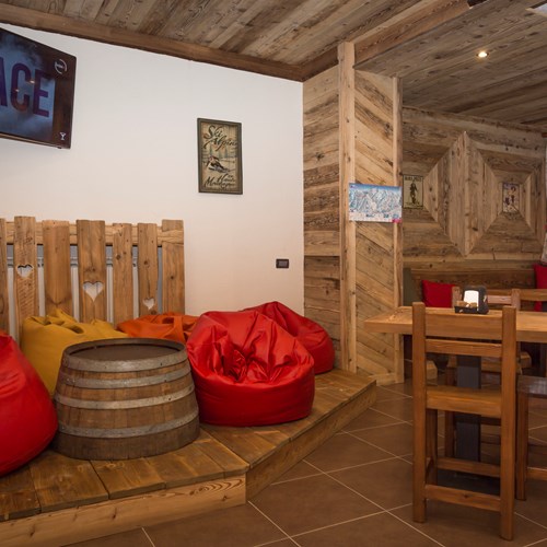 Hotel Clotes Sauze d'Oulx bar area