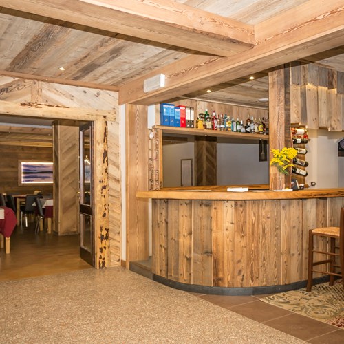 Hotel Clotes Sauze d'Oulx bar area