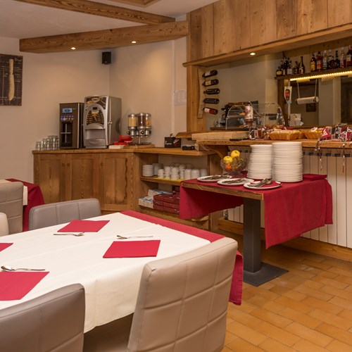 Hotel Clotes Sauze d'Oulx breakfast spread