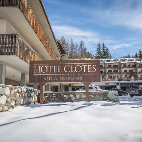Hotel Clotes Sauze d'Oulx hotel sign in the snow