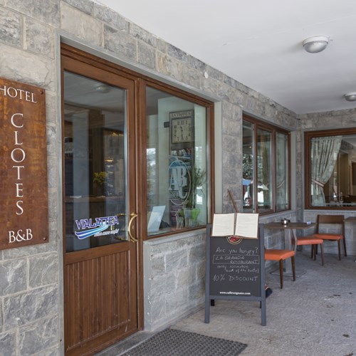 Hotel Clotes Sauze d'Oulx hotel door