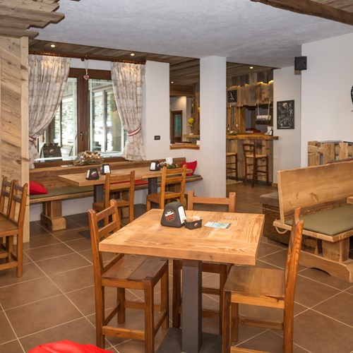 Hotel Clotes Sauze d'Oulx seating in the restaurant
