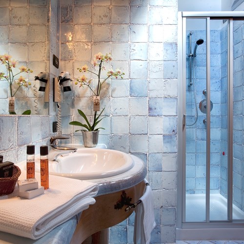 Hotel Cortina ski accommodation bathroom